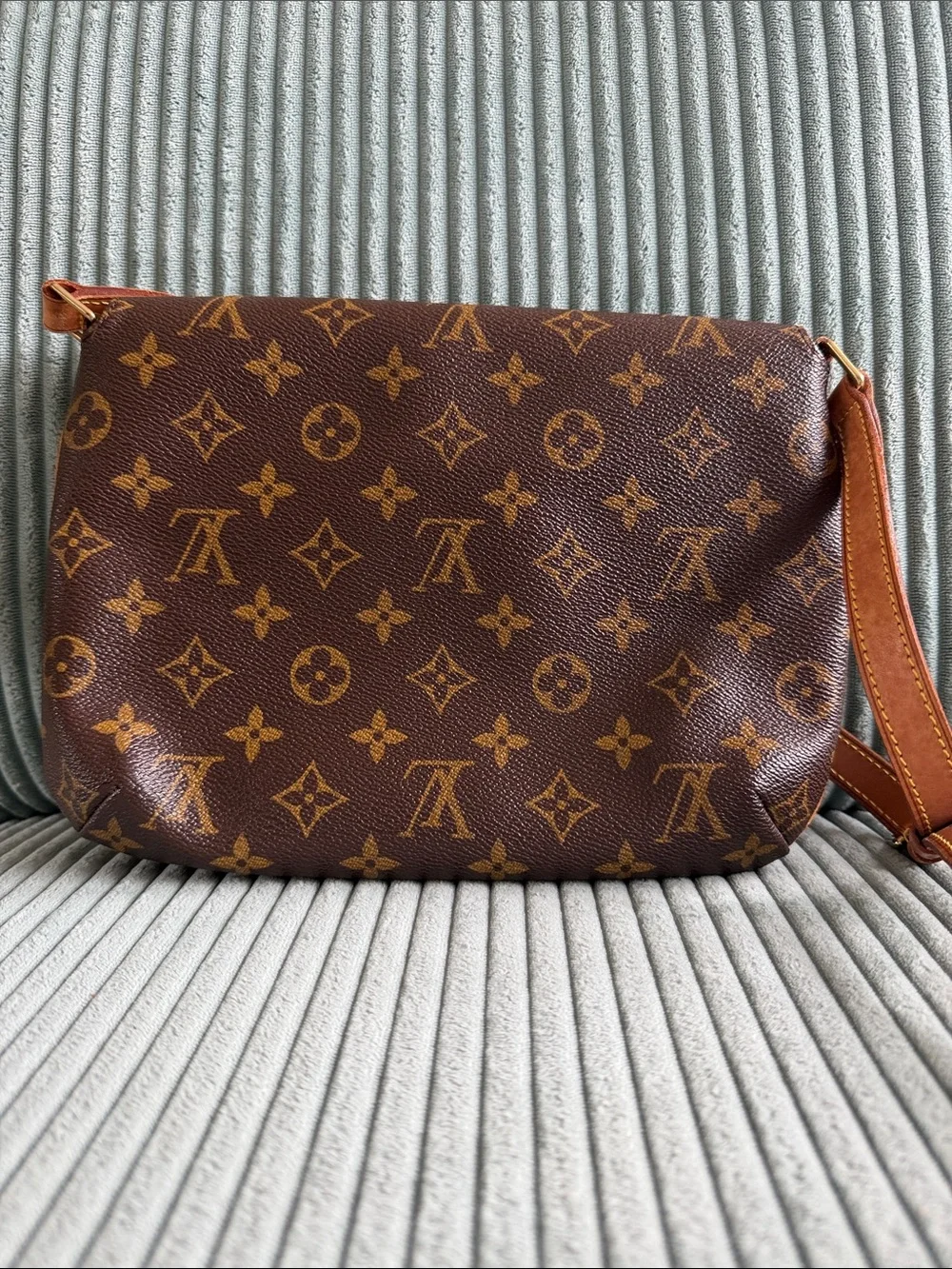 Louis Vuitton Monogram Musette Tango Shoulder Bag & LV Monogram Compact Wallet - Picture 3 of 12